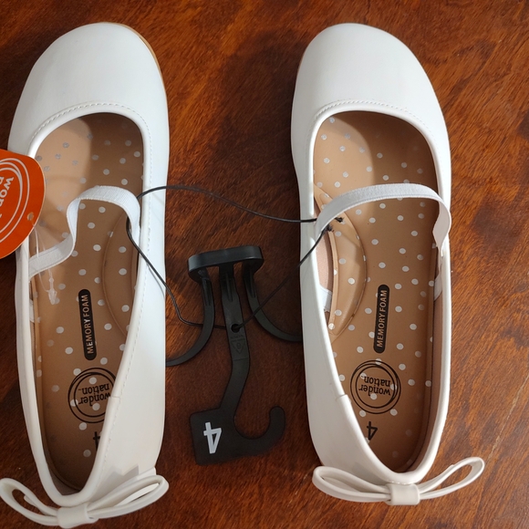 Wonder Nation White Flats for Big Girls Size 4 - Picture 2 of 4